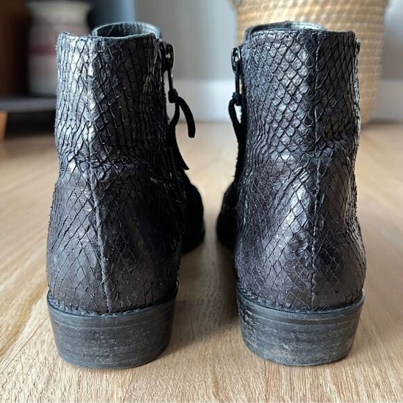 Stuart Weitzman‎ black snake skin flat chelsea boot zip side 7.5M made in spain - Picture 8 of 13